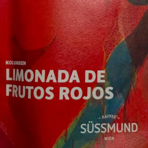 Limonada de frutos rojos
